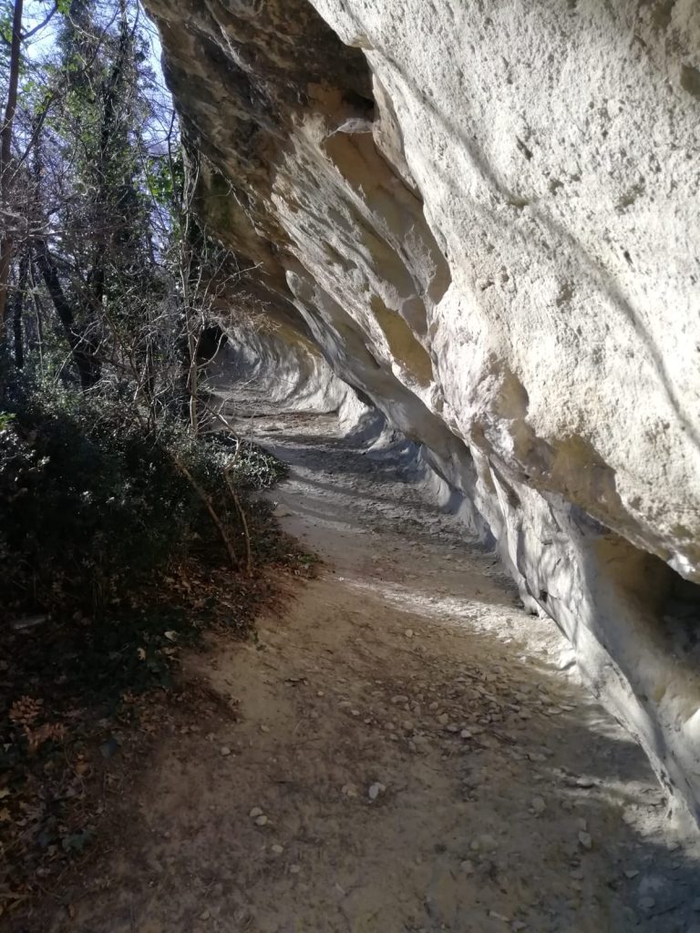 Moscal e Val Sorda sentiero roccioso